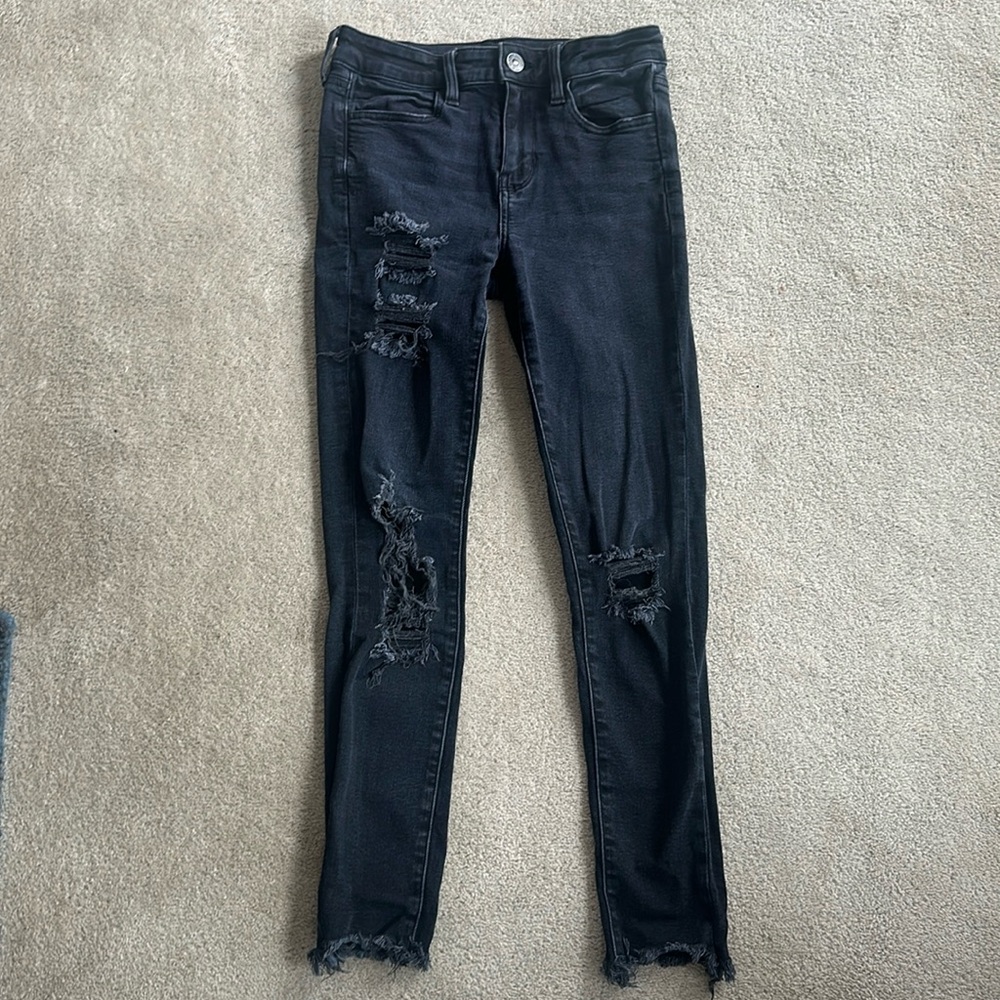 American Eagle Super Stretch Jeans. Size 4. Color: Black